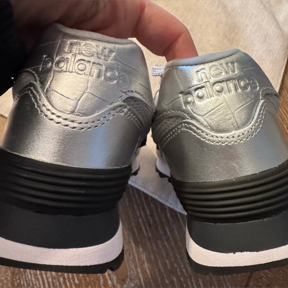 COPY - NEW BALANCE women’s silver metallic sneakers! NEW NEVER WORN. - Picture 5 of 6